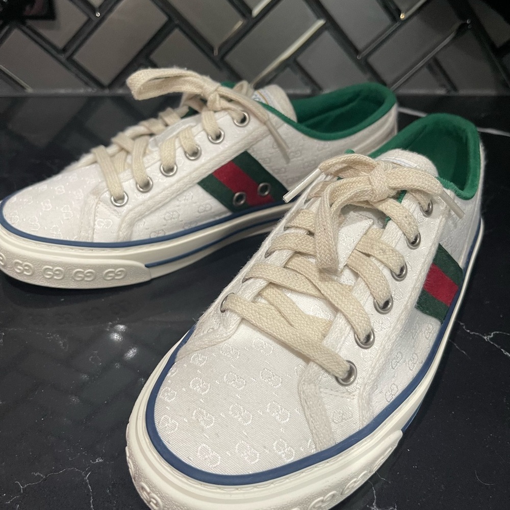 Gucci White Sneakers with Red and Green Accents - Picture 2 of 5